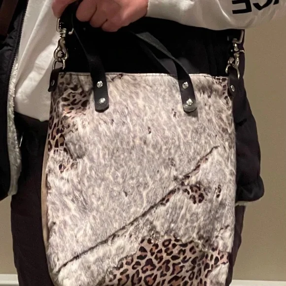 Jill’s Homestead- Midwestern Tote - Picture 2 of 6